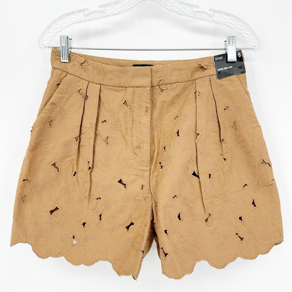 Express Stylist Eyelet Floral Shorts 6 Beige Scallop Hem High Rise Old Money